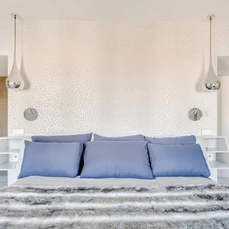شقة Elegant Apartment Offers Three Bedrooms