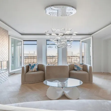 شقة Elegant Apartment Offers Three Bedrooms