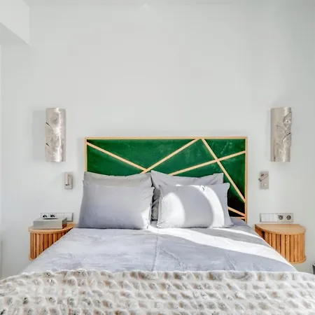 Elegant Apartment Offers Three Bedrooms * باريس