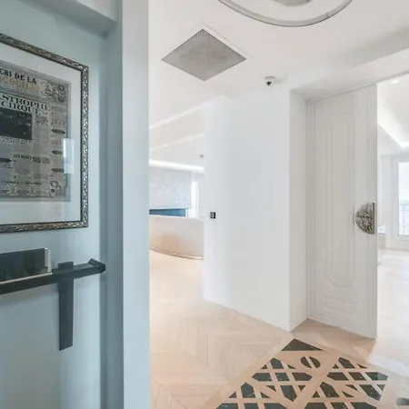 شقة Elegant Apartment Offers Three Bedrooms *