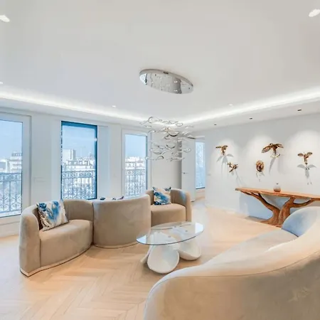 Elegant Apartment Offers Three Bedrooms شقة باريس