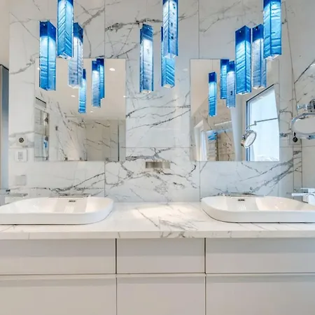 Elegant Apartment Offers Three Bedrooms *