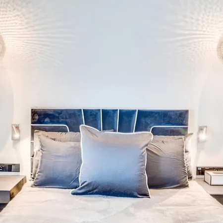 Elegant Apartment Offers Three Bedrooms * باريس