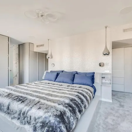 شقة Elegant Apartment Offers Three Bedrooms *