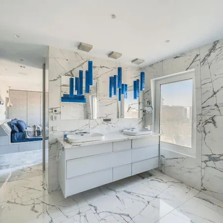 Elegant Apartment Offers Three Bedrooms *