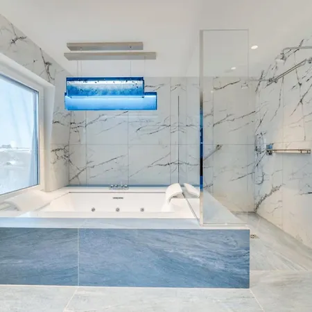 Elegant Apartment Offers Three Bedrooms