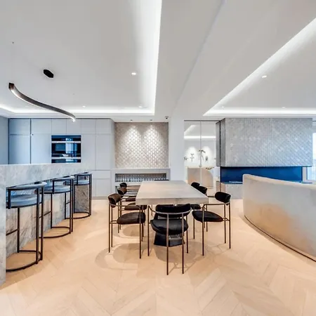 شقة Elegant Apartment Offers Three Bedrooms *