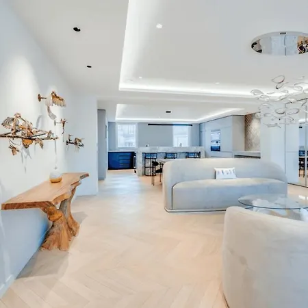 Elegant Apartment Offers Three Bedrooms *